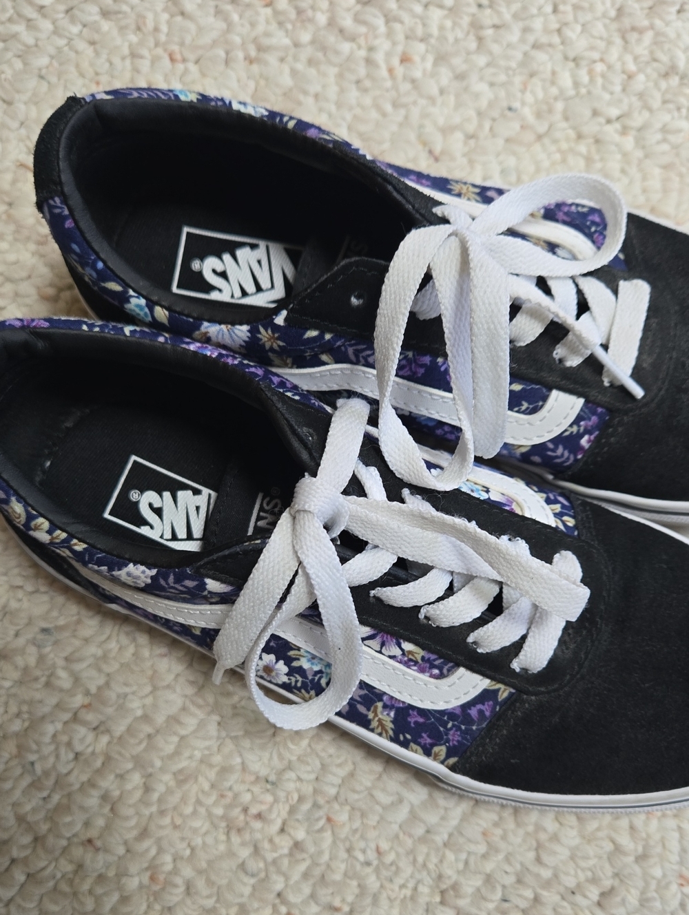 Vans Tennis Shoes. EUC